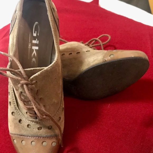 Shoes - Picture 3 of 3